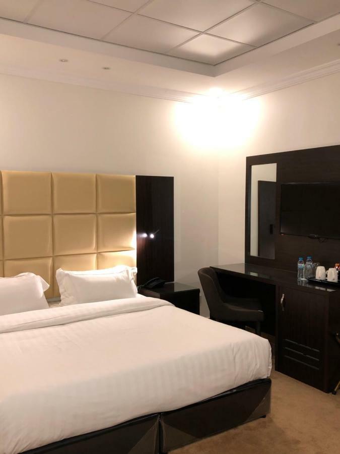 אל-מדינה M Platinum Hotel מראה חיצוני תמונה