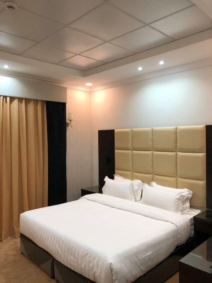 אל-מדינה M Platinum Hotel מראה חיצוני תמונה